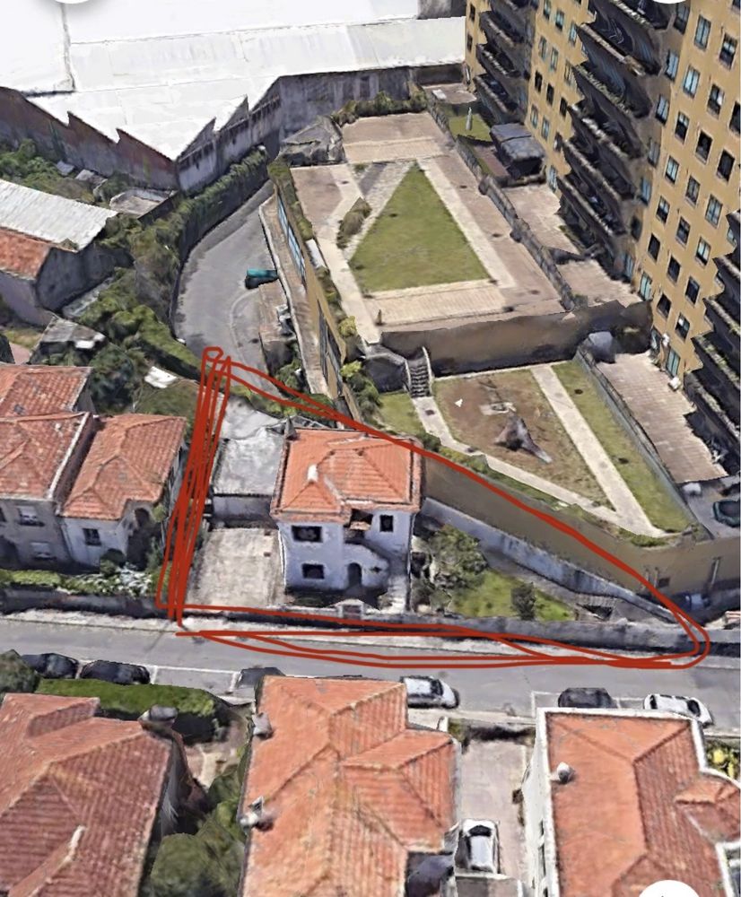 Moradia t6 em pedra convertida em apartamentos Av. Republica Gaia