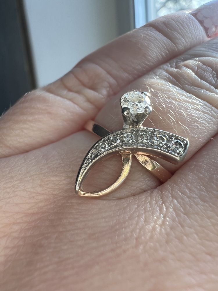 Золотое кольцо 583пр.с якутскими бриллиантами ссср