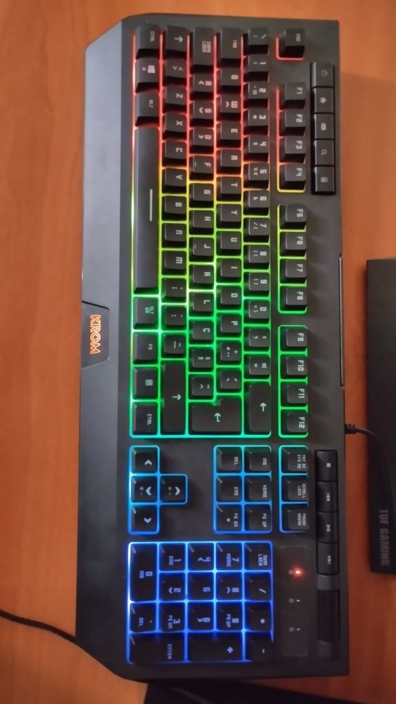 Teclado Mecânico Híbrido Krom Kuma RGB