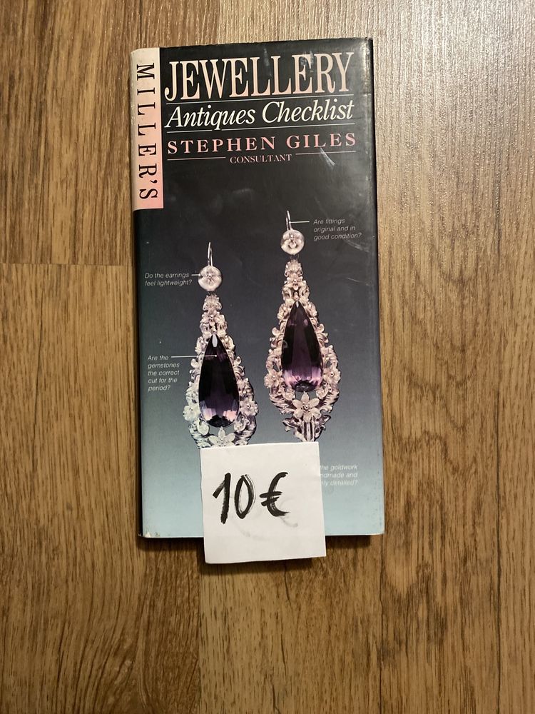 Catalogos de colecção e outros de avaliação