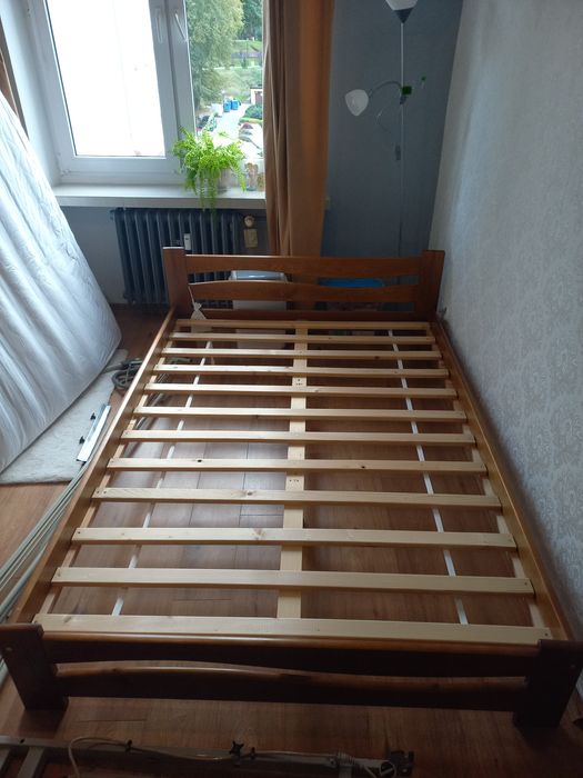Łóżko z materacem 140 cm