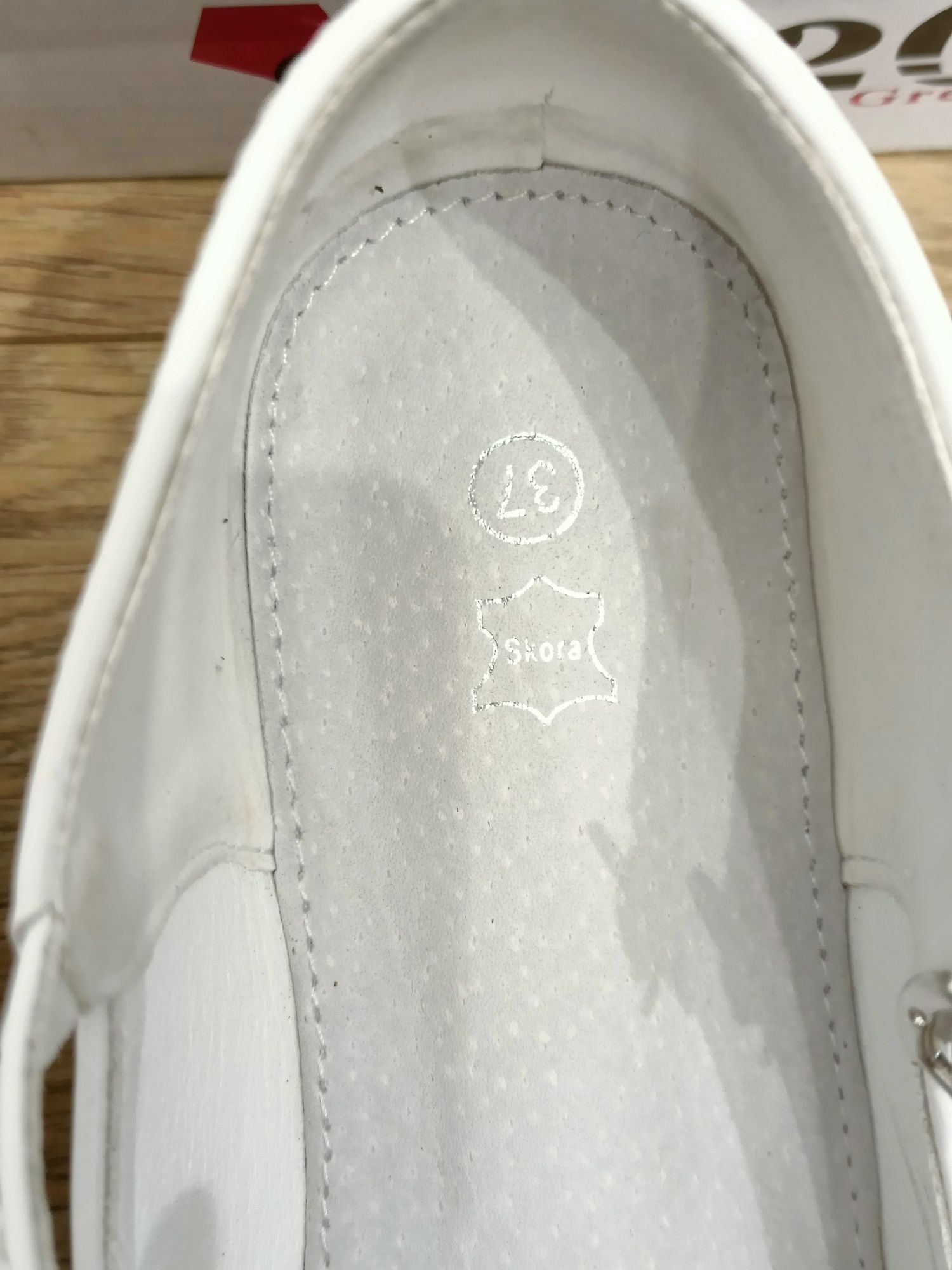 Buty komunijne, białe, rozmiar 37, wymienione fleki na gumowe,