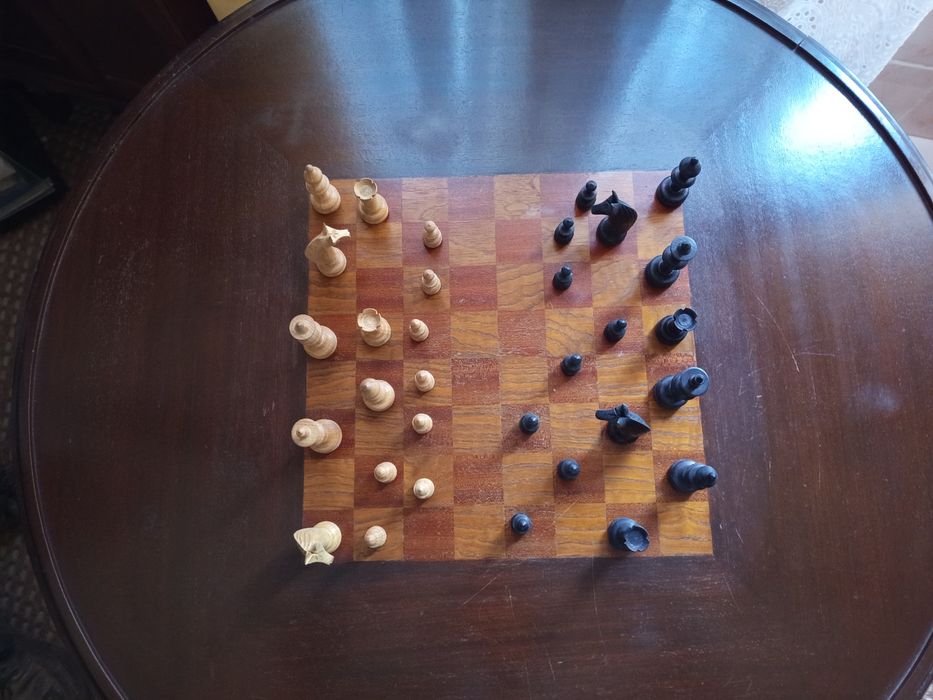 Mesa de jogos antiga