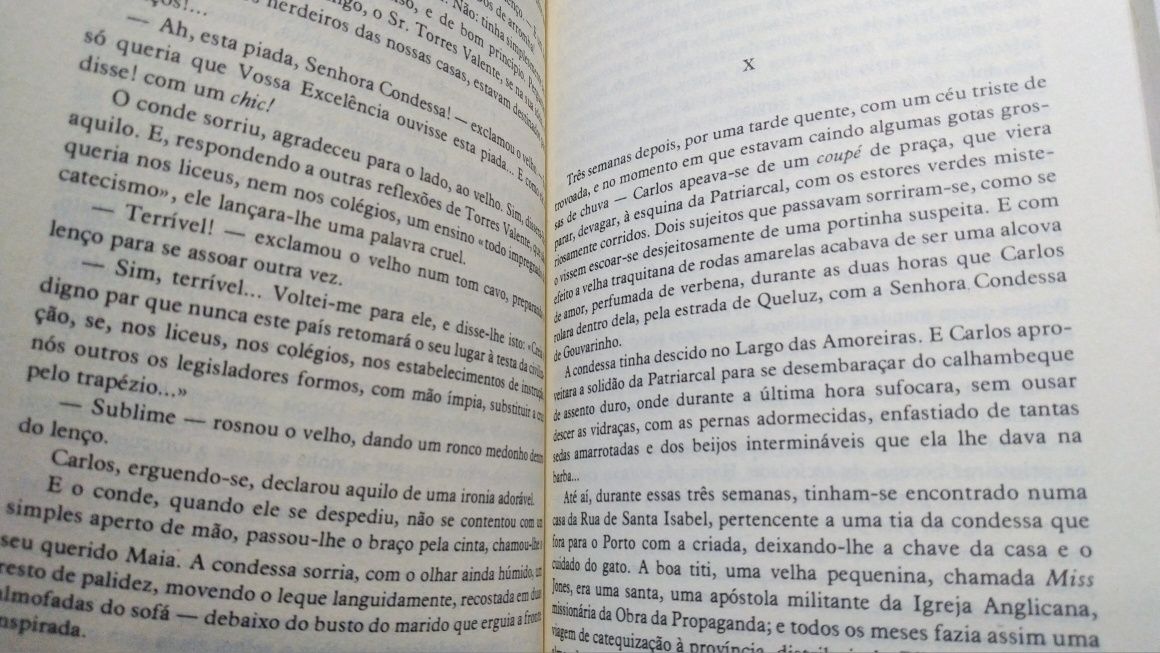 Livro "Os Maias" de Eça de Queirós
