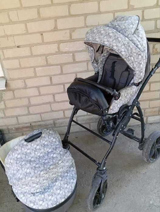 Дитяча коляска два в одному
