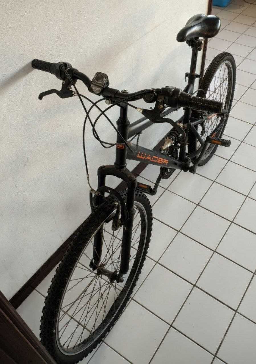 Bicicleta por trocar câmara de ar