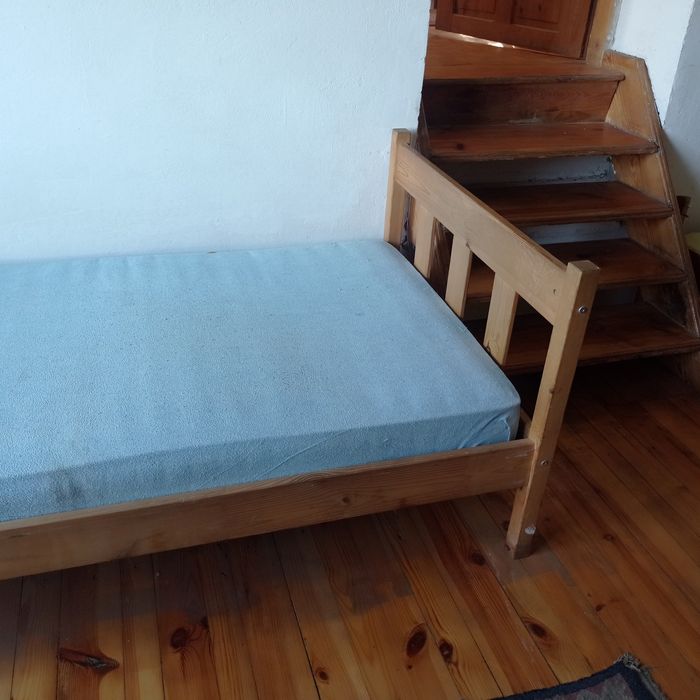 Łóżka drewniane z materacem 15 Sztuk