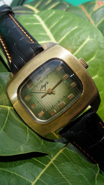 Часы "ЛУЧ-ТАНК-2209" сделано в СССР 70-х МЕХАНИЧЕСКИЕ, мужские