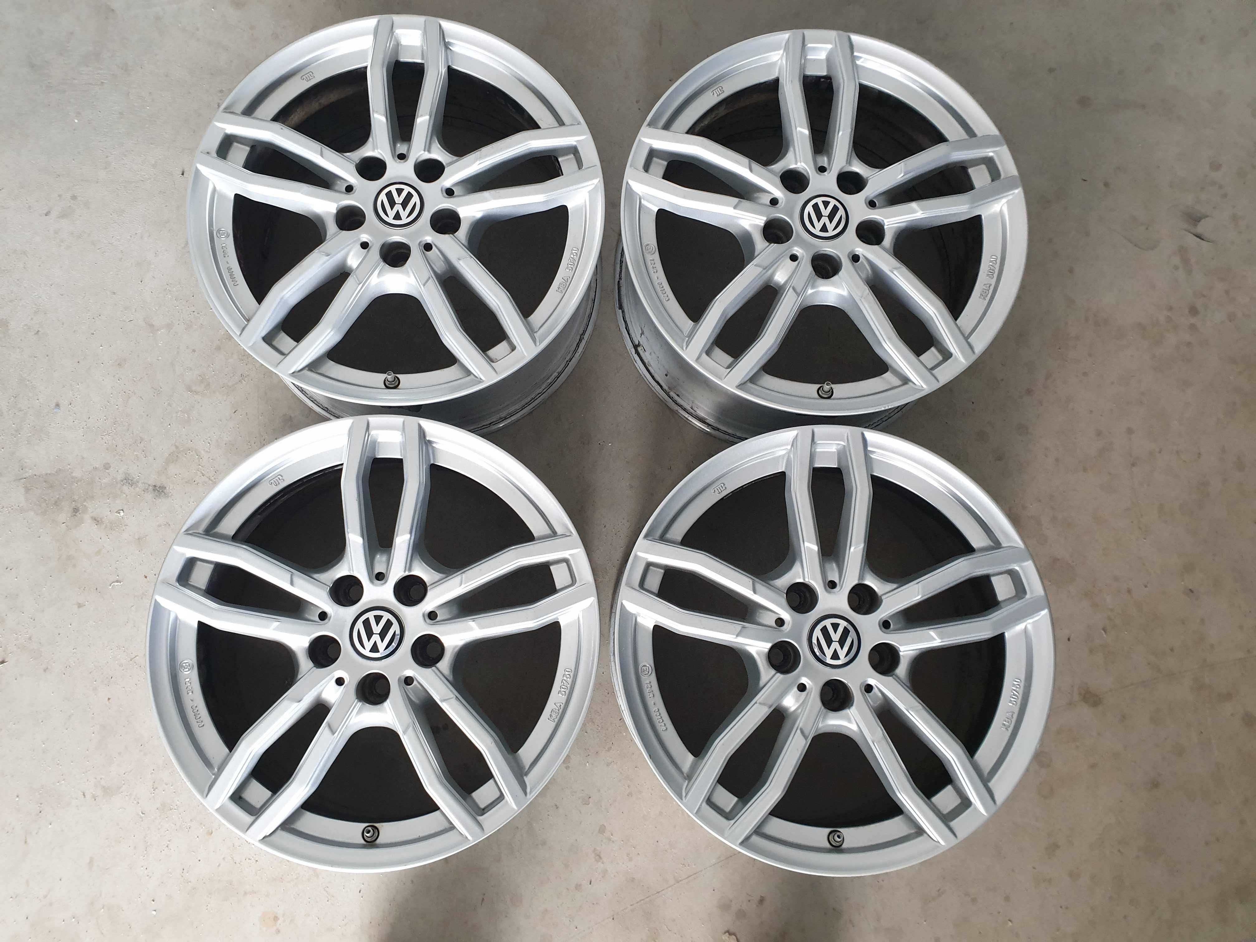 Alufelgi VW 17" Passat b6 b7 b8 Golf VIII Caddy Touran Tiguan t4 5x112