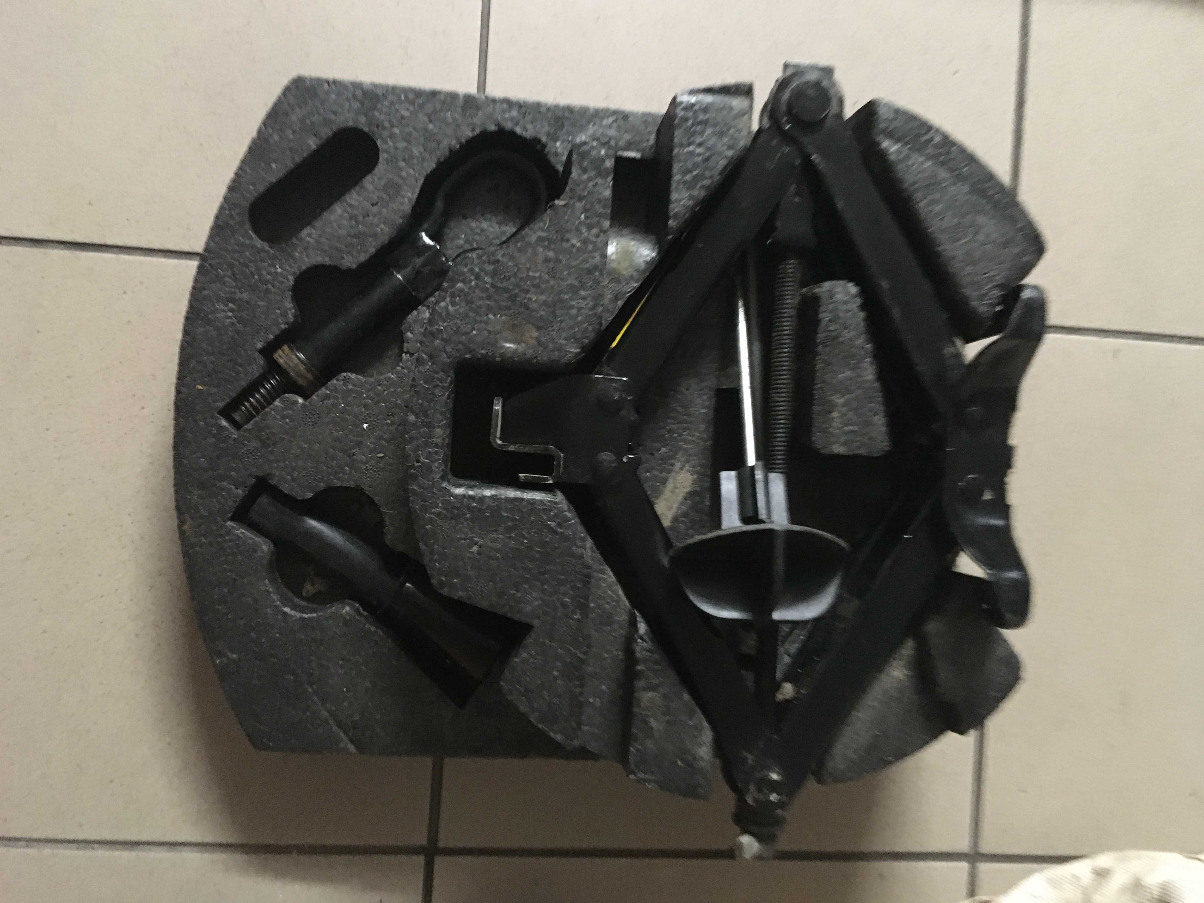 FORD MONDEO MK4 WKŁAD bagażnika koła zapasowego  styropian stan bdb