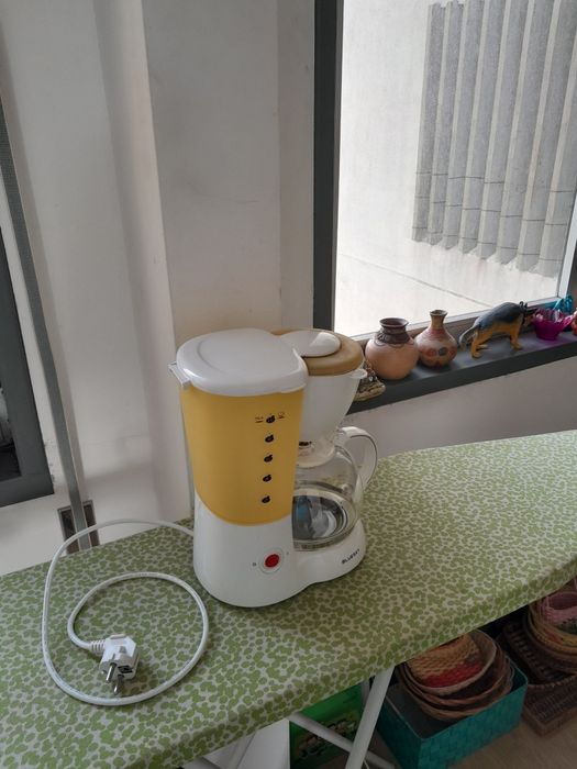 Vendo Cafeteira BLUESKY muito bonita como nova