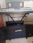 Teclado Yamaha PSE E403 com suporte e mala