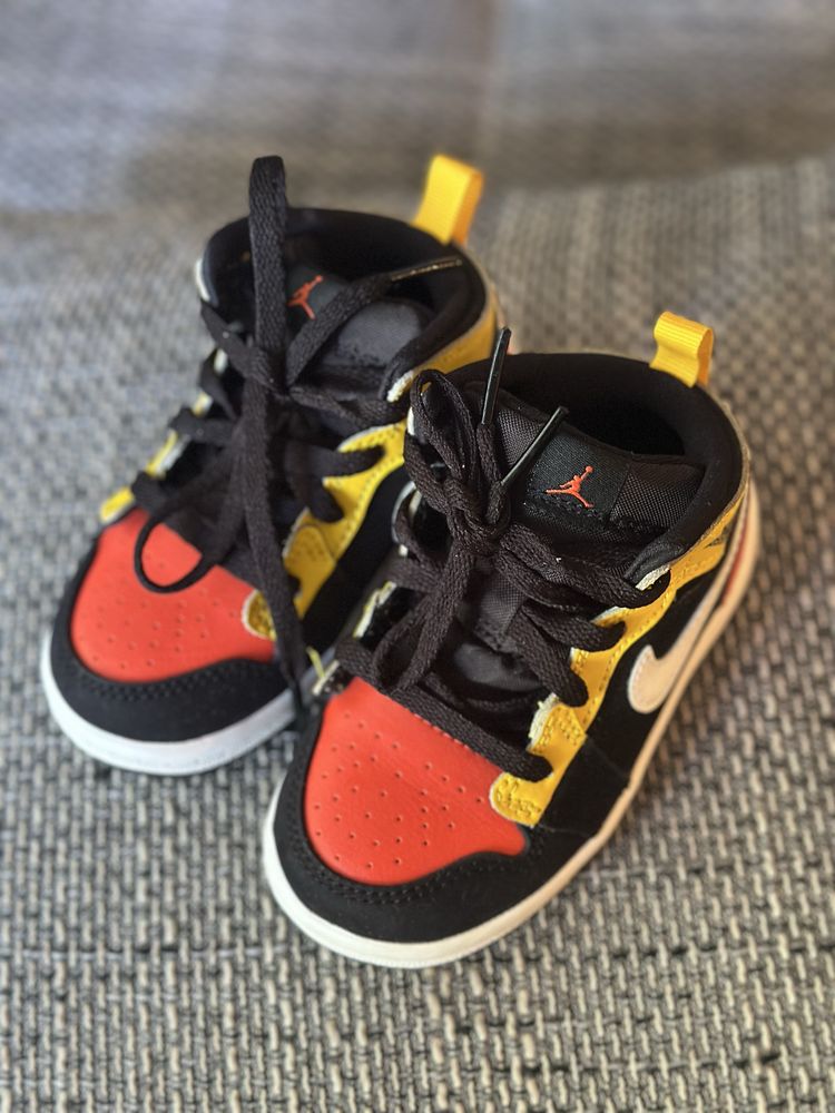 Nike Air Jordan 1 Mid Black Amarillo buty dziecięce nowe 22 chłopięce