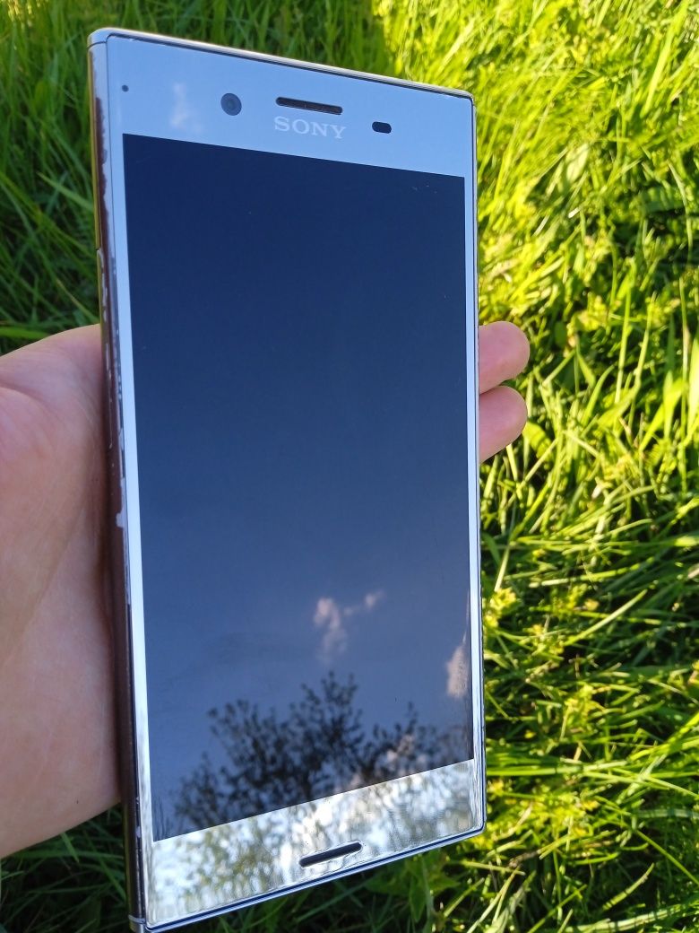 Телефон Sony Xperia g8141