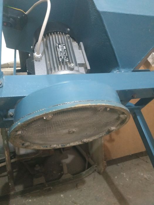 Млин для подрібнення зерна