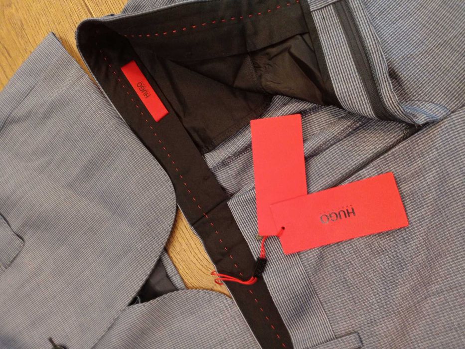 Hugo Boss garnitur męski niebieski elegancka jednorzędowy rozmiar 54