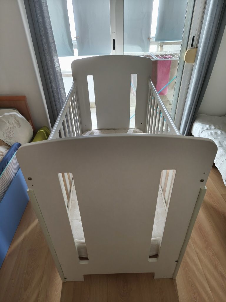 Cama de grades / berço MICUNA