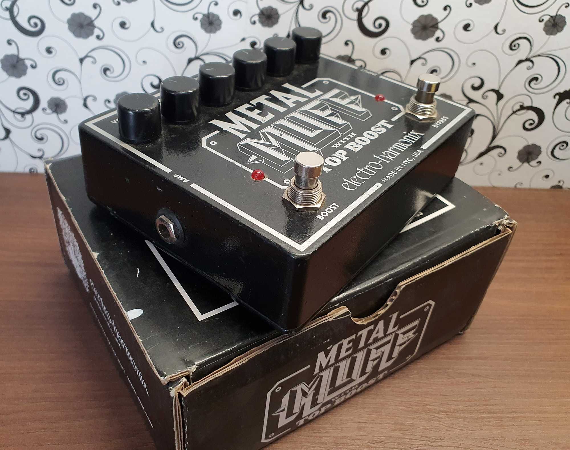 Pedal de distorção Electro-Harmonix Metal Muff com Top Boost