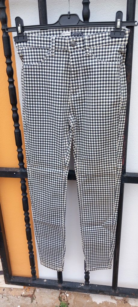 Calça xadrez, tamanho 38 da Stradivarius 3€