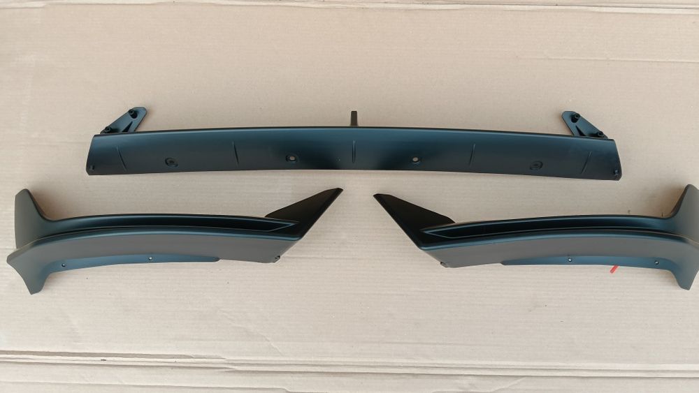 Губа сплітер  спойлер переднього бампера Тесла MY 20-24р. чорний мат