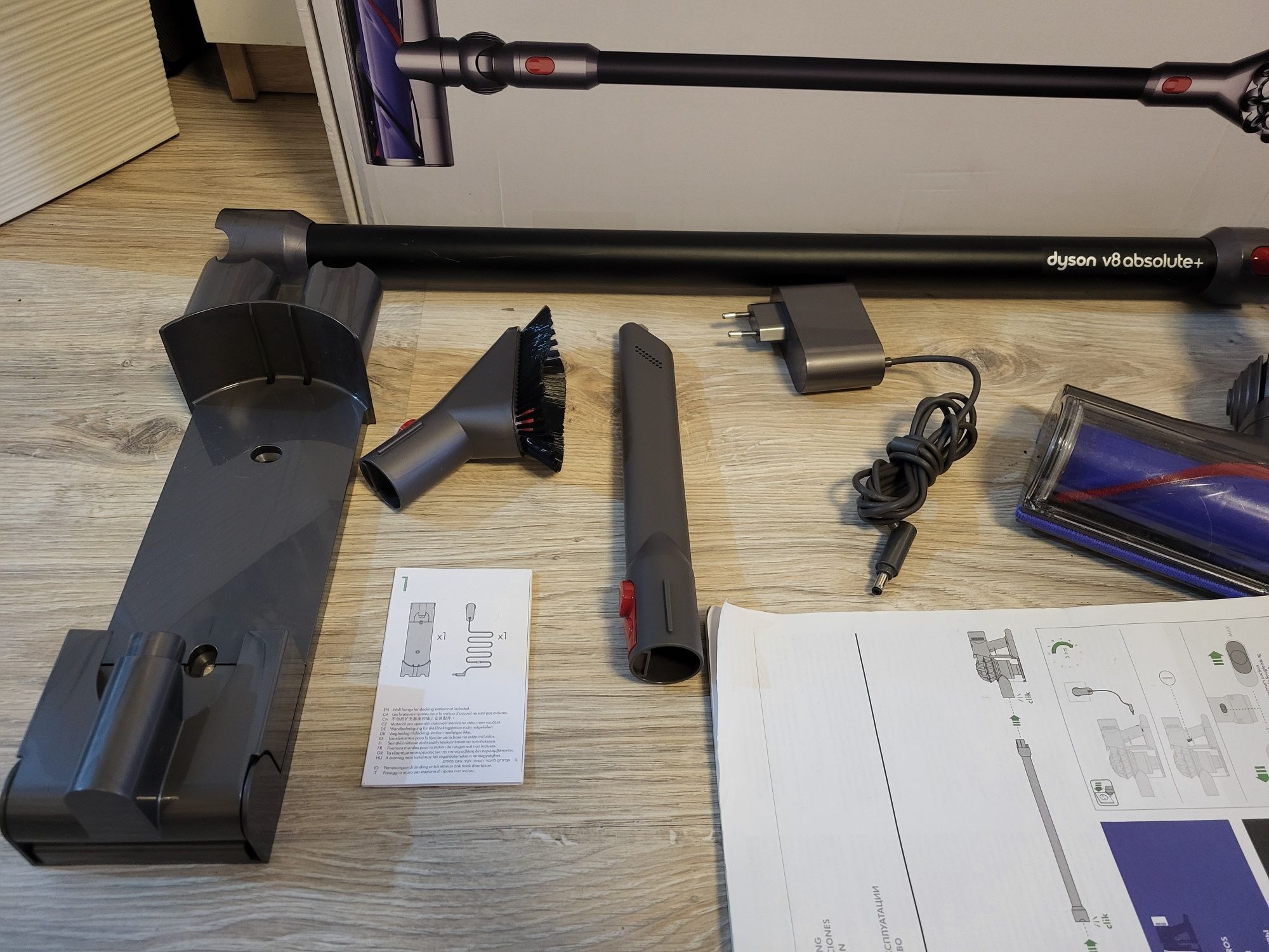 Odkurzacz Dyson v8 absolute pionowy Bezprzewodowy Box Jak Nowy