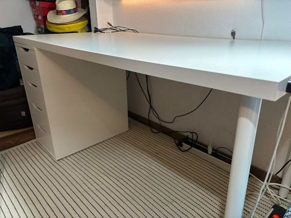 Secretaria mais módulo com gavetas mais cadeira