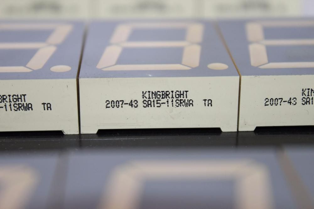 Продам индикатор светодиодный SA15-11SRWA семисегментный /Kingbright/