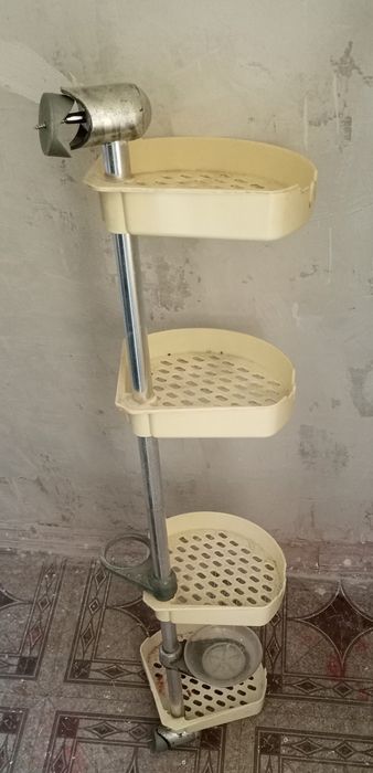 Етажерка кутова для ванни
