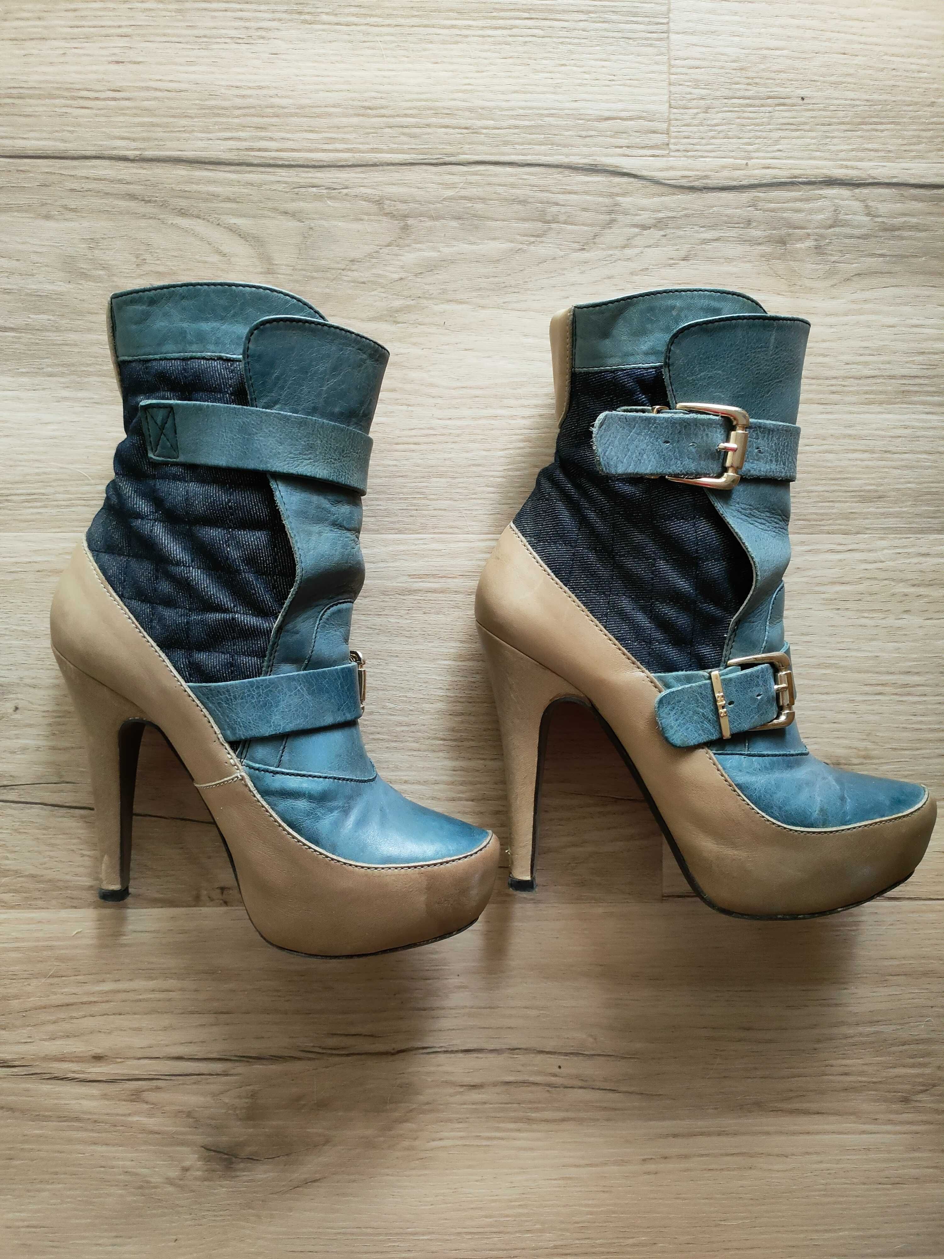 Botas de couro e ganga da Salsa