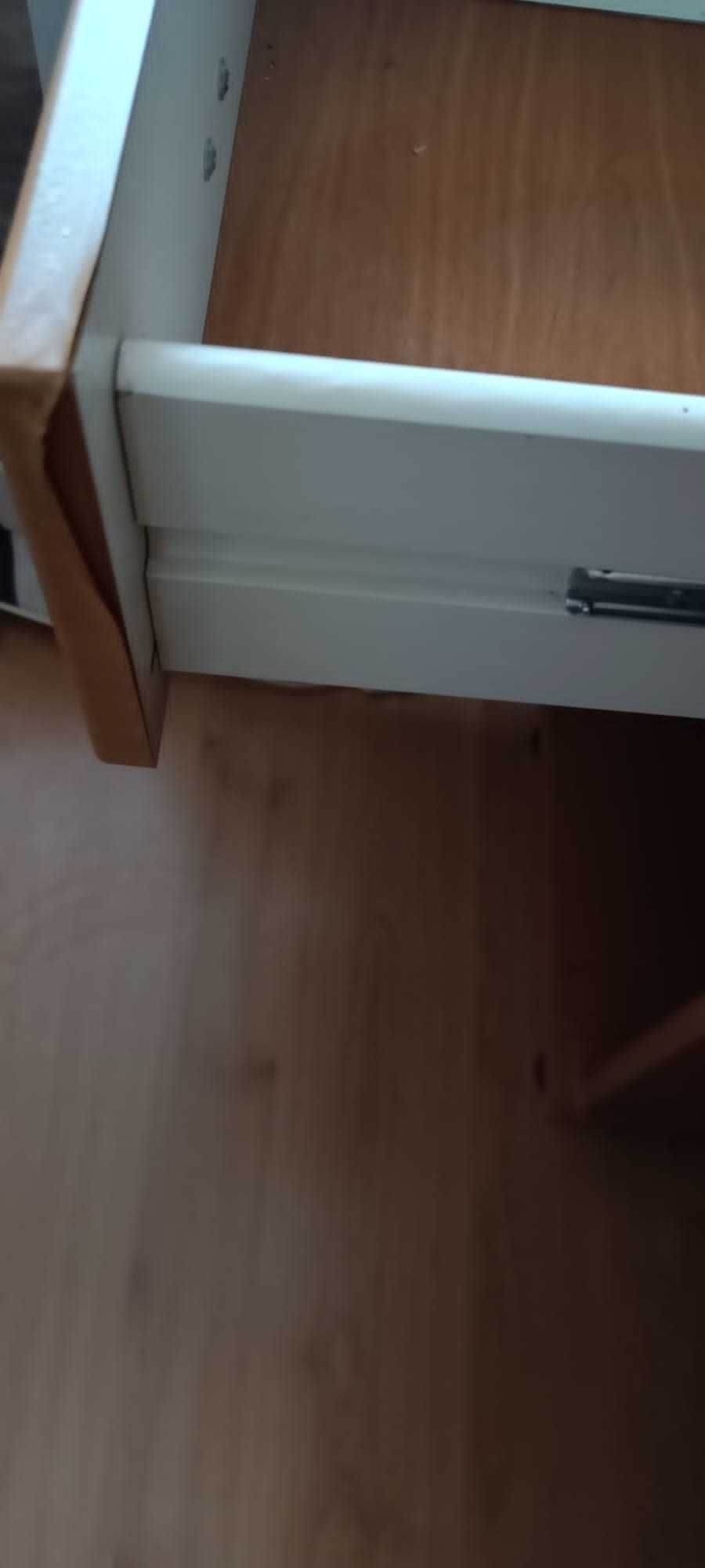 Komoda, biurko, szafka pod TV i szafka dwudrzwiowa.