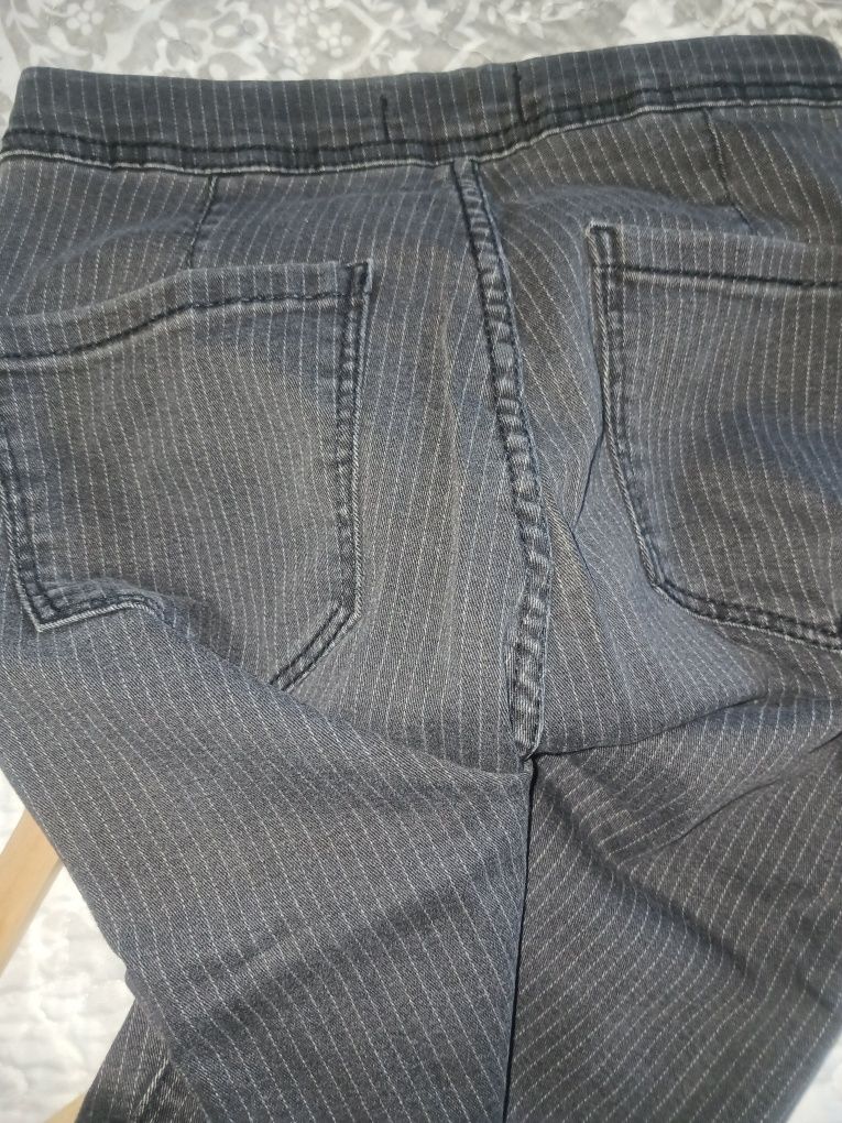Calças stradivarius e Springfield