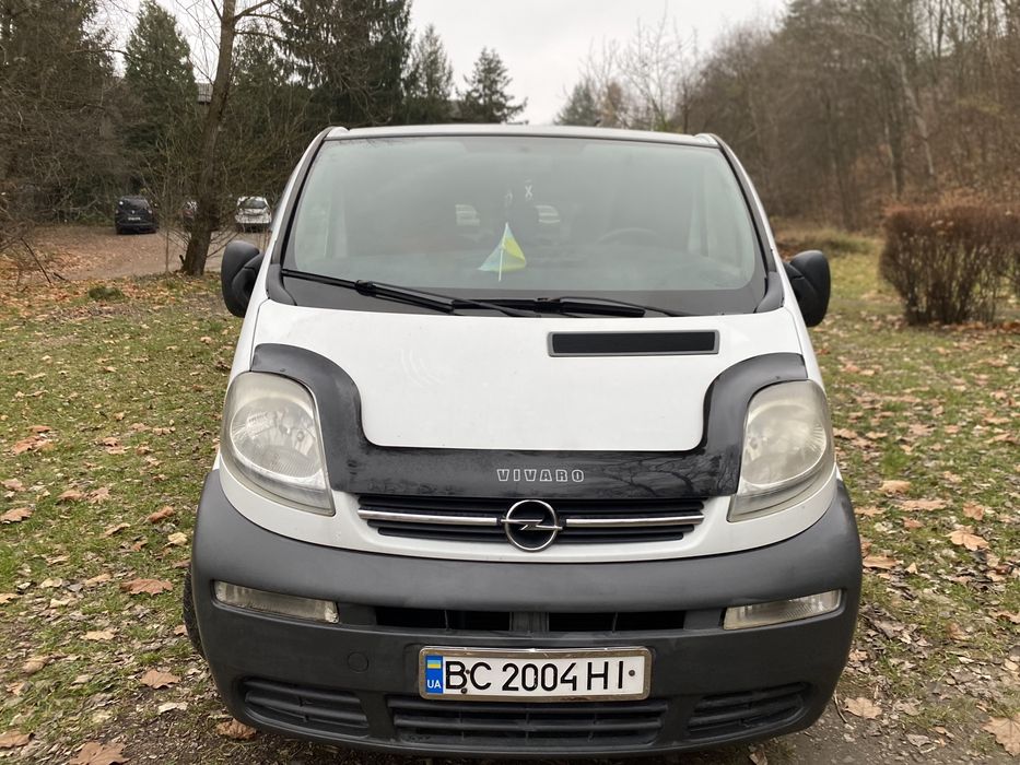 Opel Vivaro 2004 рік 1.9 довга база