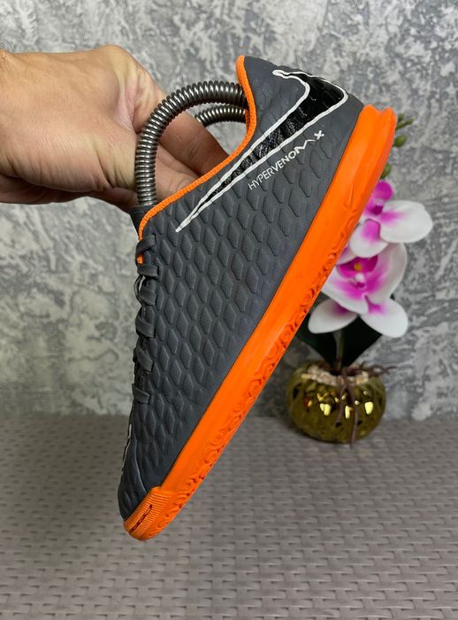 Nike Hyper Venom копы футзалки 35 размер детские футбольные серые