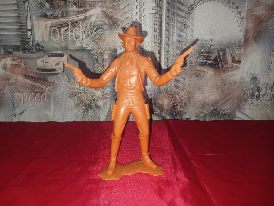 Ковбой Американской фирмы Marx toys. 15 см.