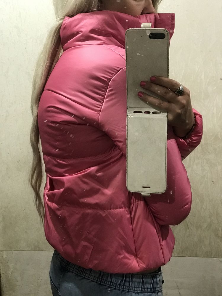 Продам куртку пуффер ярко розовую