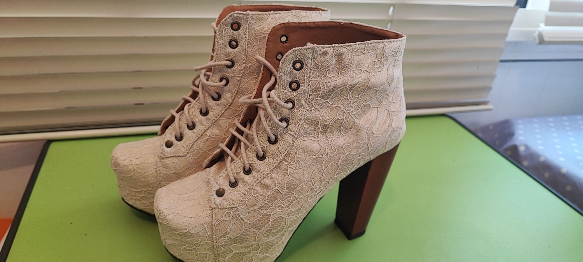 2 pares de Botas tipo Jeffrey Campbell 37