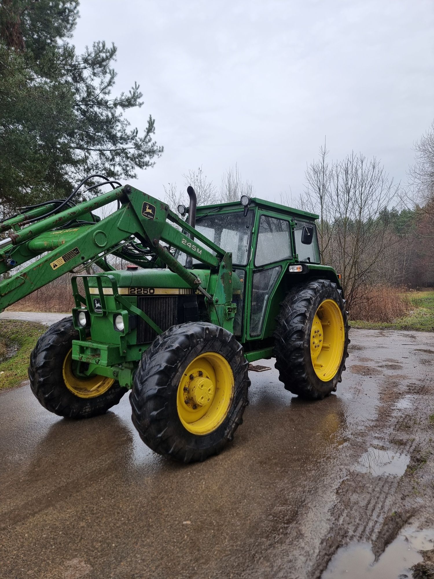 John Deere 2250 z turem