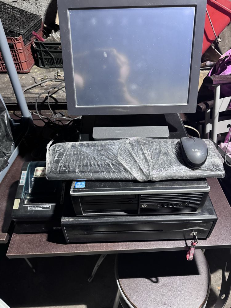Conjunto de Computador com ecra tatil para negocio