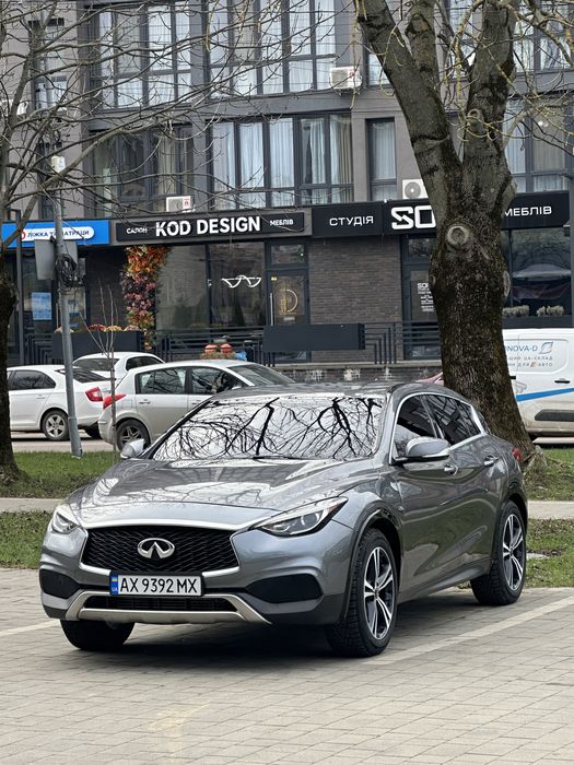 Продам свій автомобіль Infiniti QX30