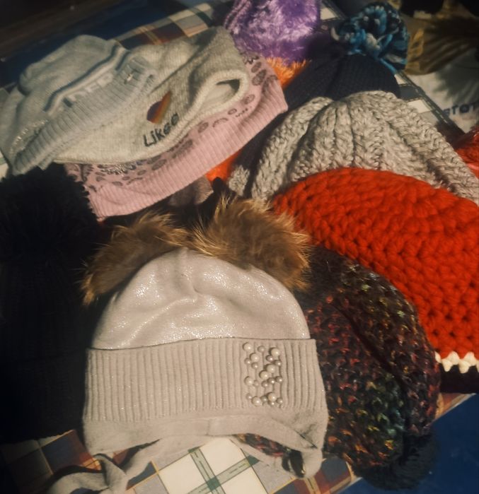 Теплые новые шапки все по 199