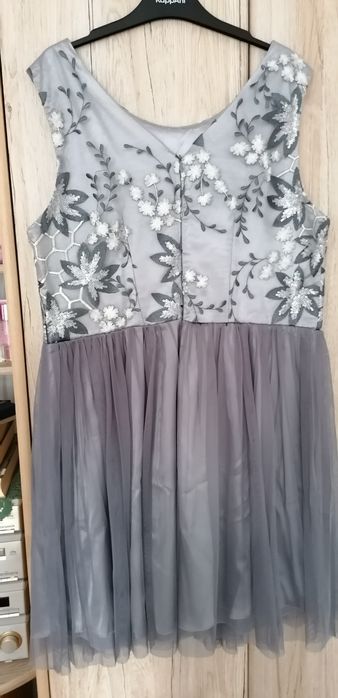 Szara haftowana z tiulowym dołem sukienka r. 44