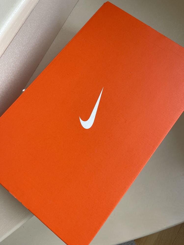 Кроссовки  nike