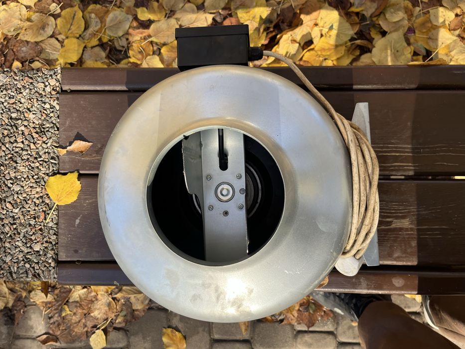 Вытяжка на 220 новая