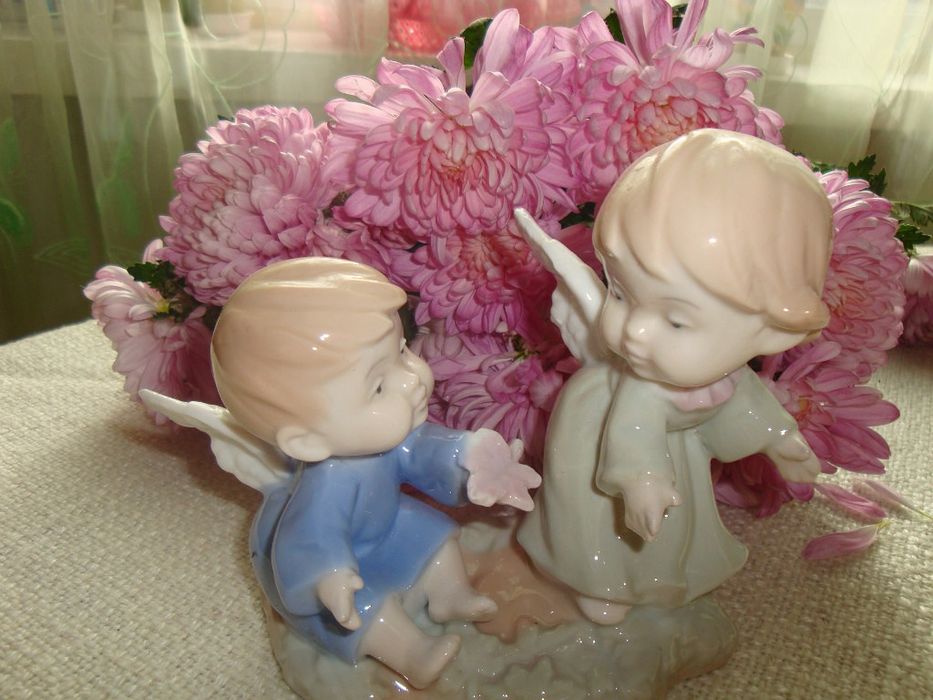 Статуетка з двох  ангелів .