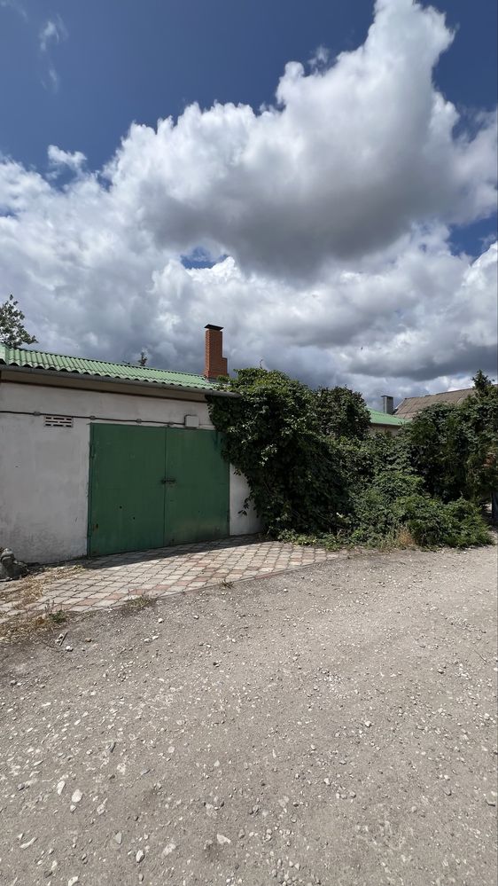 Продаж сімейного будинку