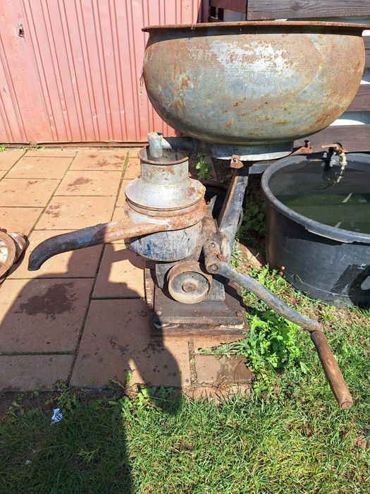 zabytkowa wirówka do mleka