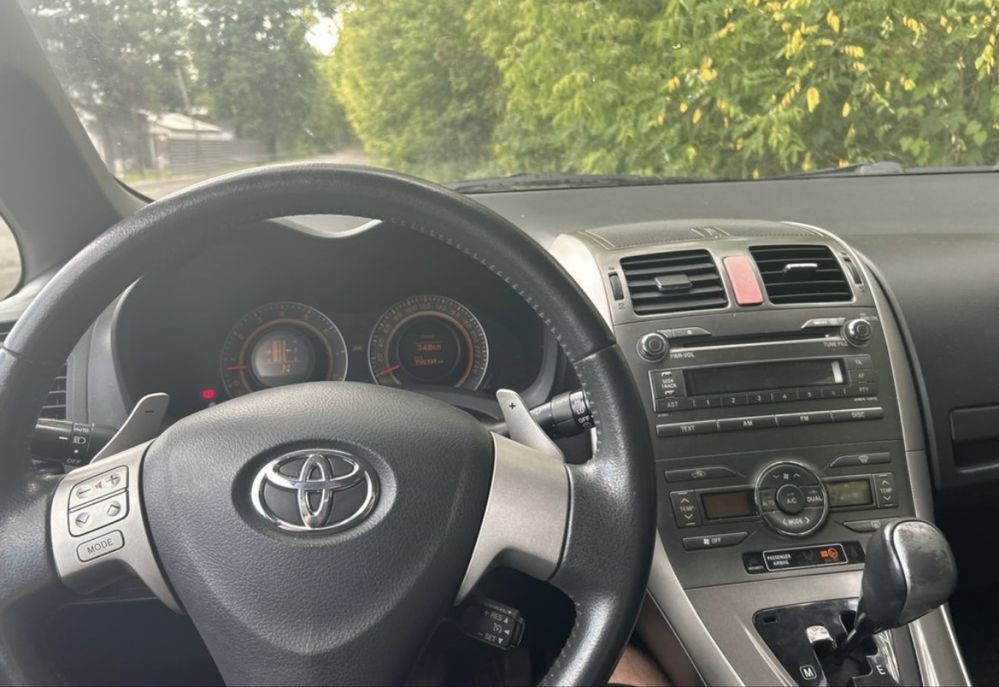 Toyota Auris 1.6 benzyna Niski przebieg