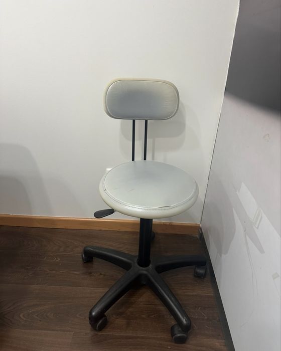 Cadeira de estética para desocupar