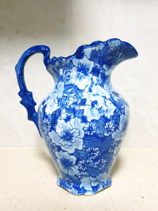 Lindo antigo jarro com floral azul em cerâmica inglesa