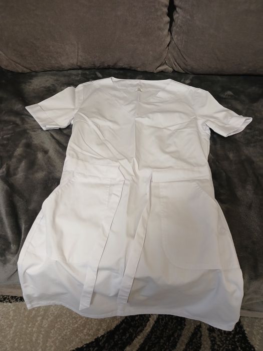 Медичне плаття біле